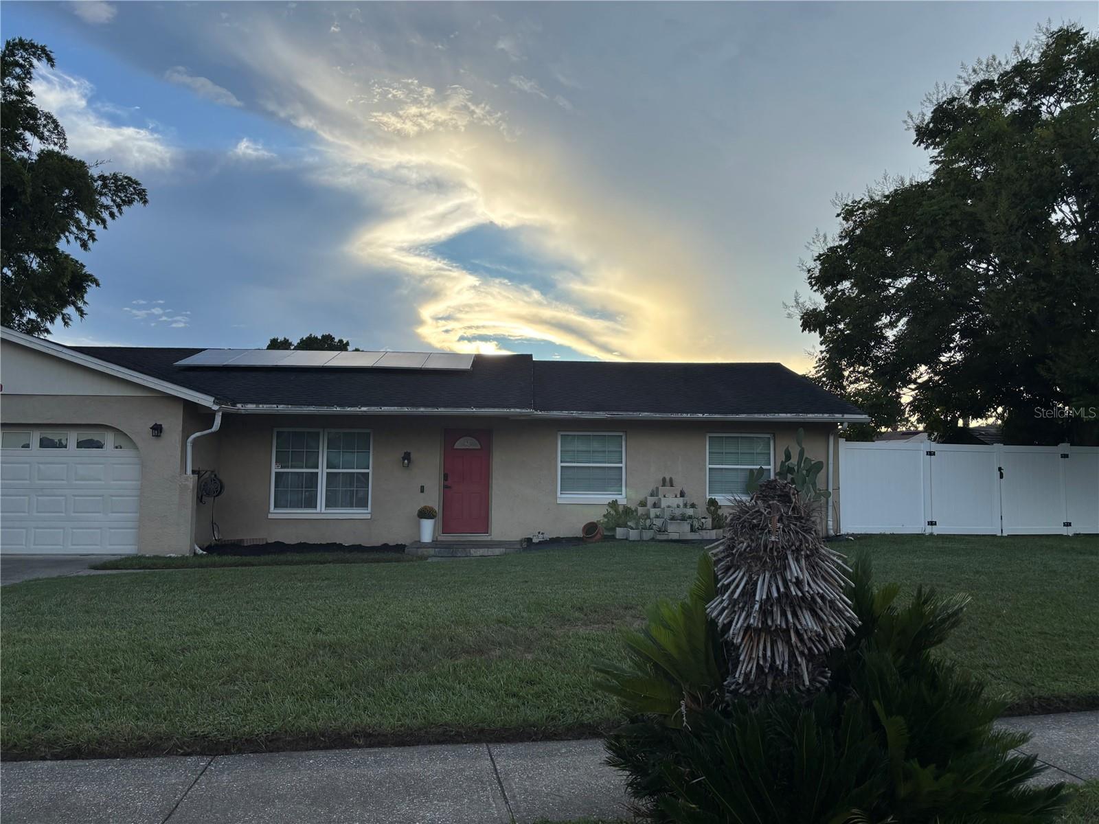 Listing photo 2 for 107 Sunset Dr