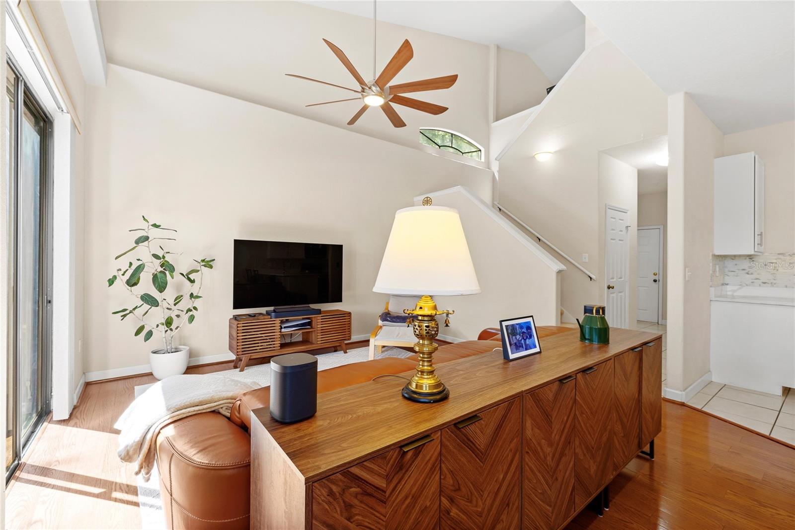 Listing photo 3 for 1010 Winderley Pl #100