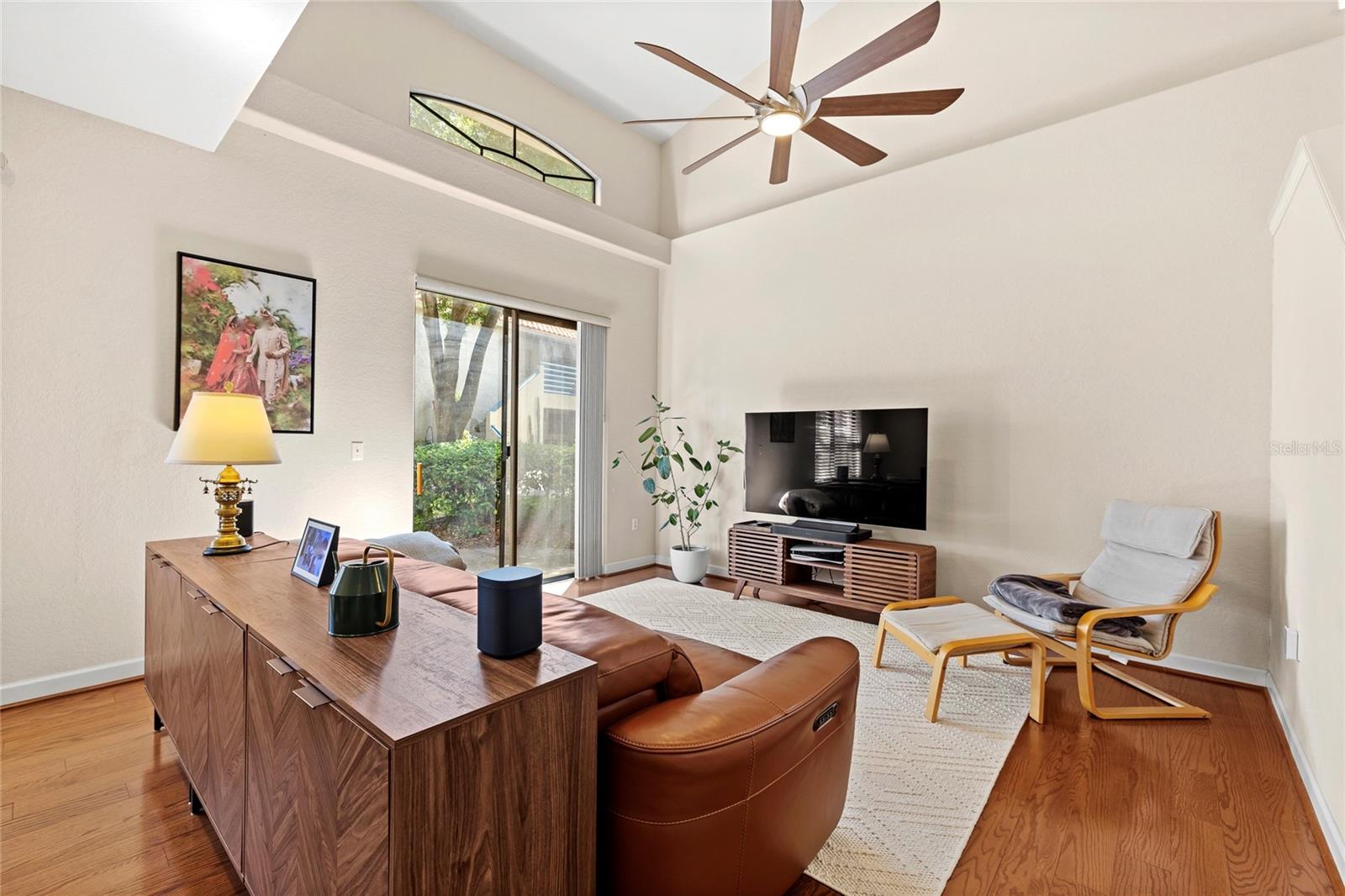 Listing photo 2 for 1010 Winderley Pl #100