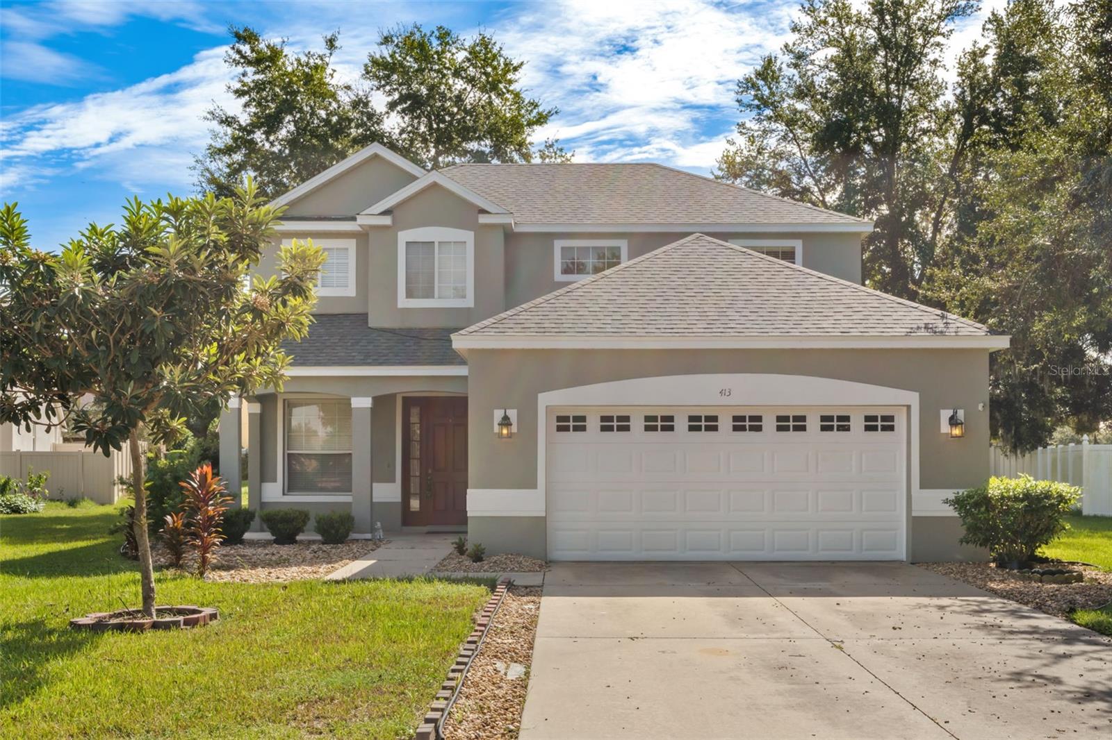 Listing photo 1 for 413 Split Oak Ct