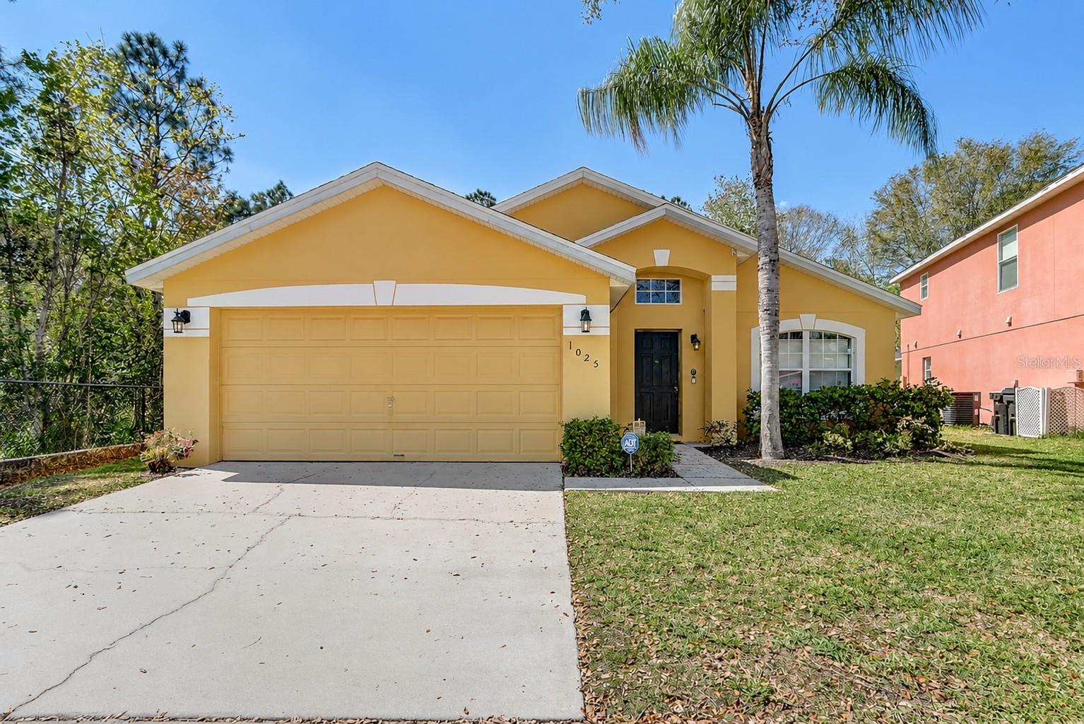 Listing photo 1 for 1025 Sandy Ridge Dr