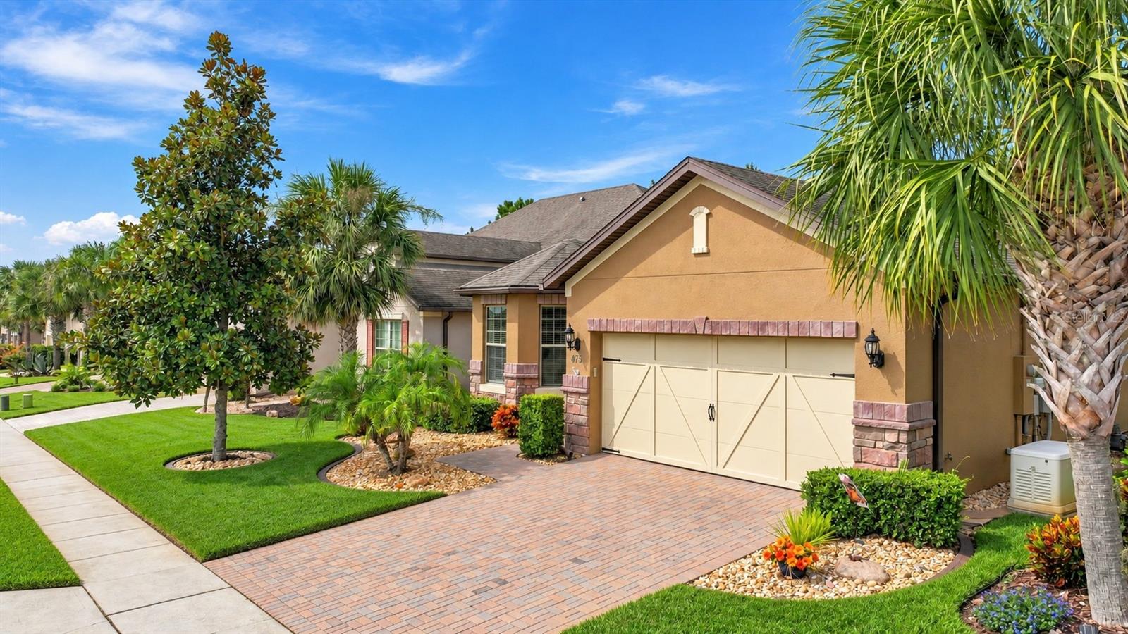 Listing photo 2 for 475 Palencia Pl