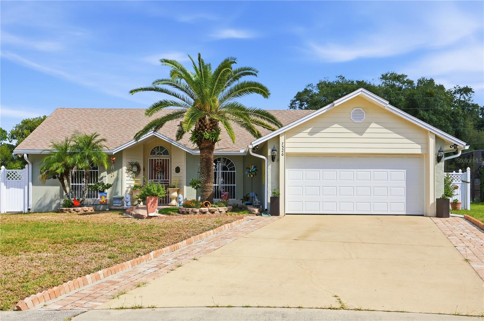 Listing photo 1 for 7526 Covedale Dr