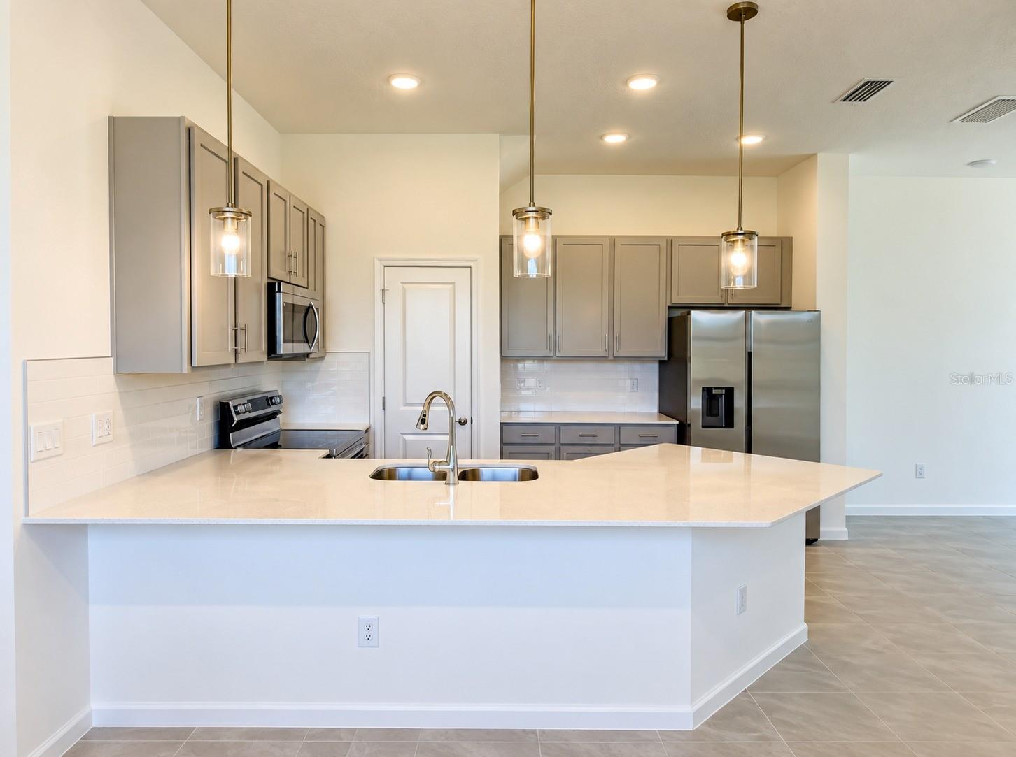 Listing photo 3 for 10592 Ebb Tide Lane