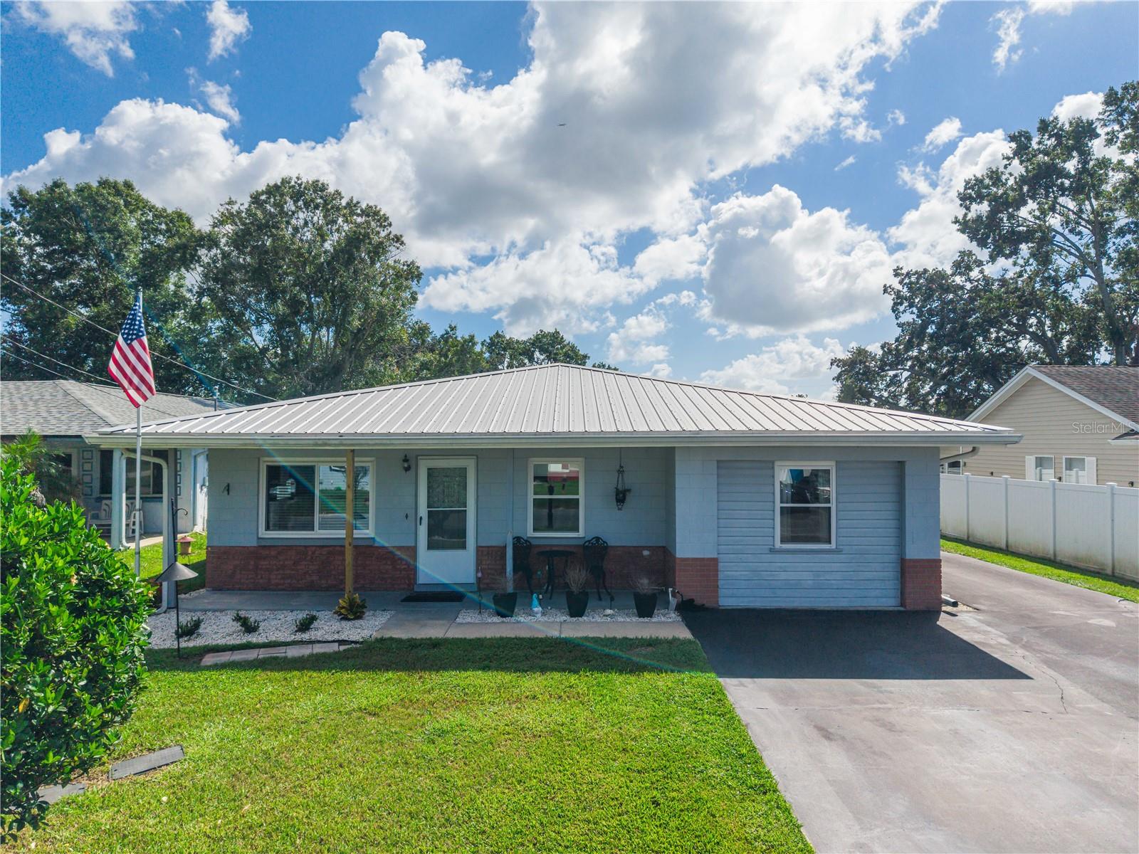 7 S LAVON AVENUE