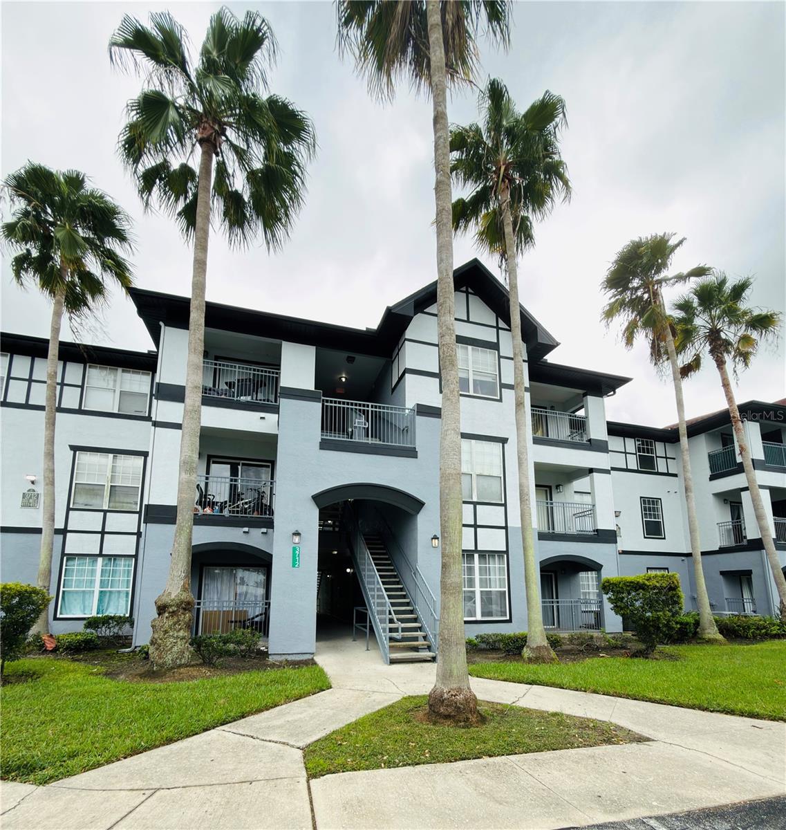 Listing photo 1 for 3712 Castle Pines Ln #4122
