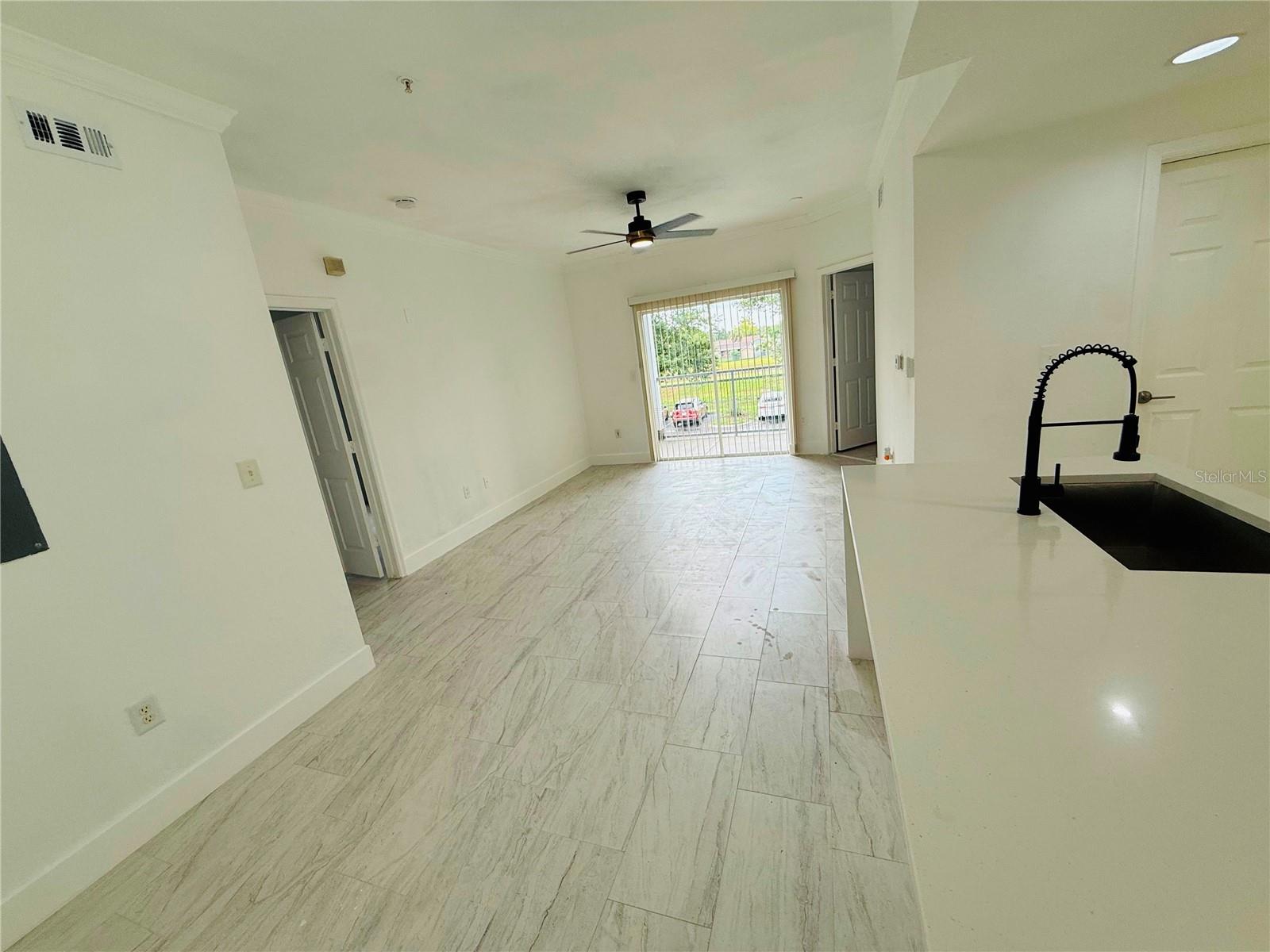 Listing photo 3 for 3712 Castle Pines Ln #4122