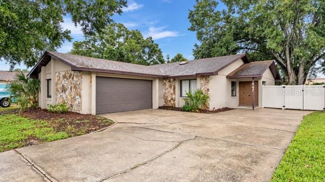 Listing photo 1 for 842 Rockingham Rd