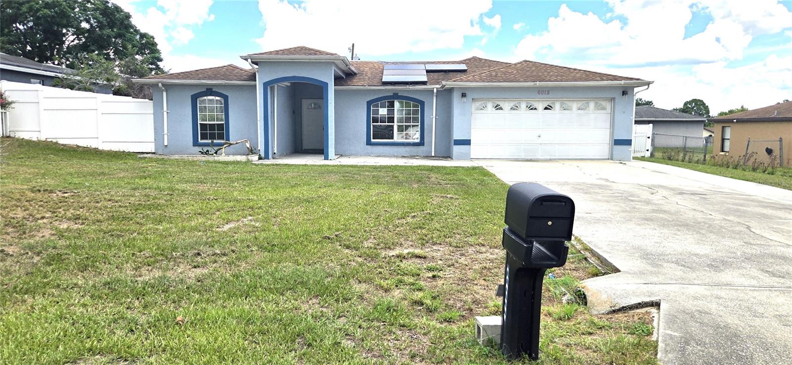Listing photo 1 for 6012 Lake Ruth Dr E