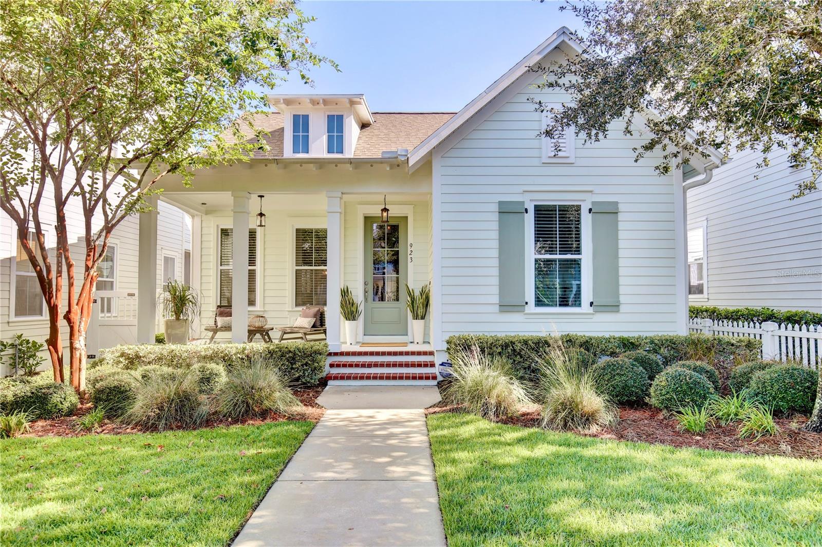 Listing photo 1 for 923 Allenhurst St
