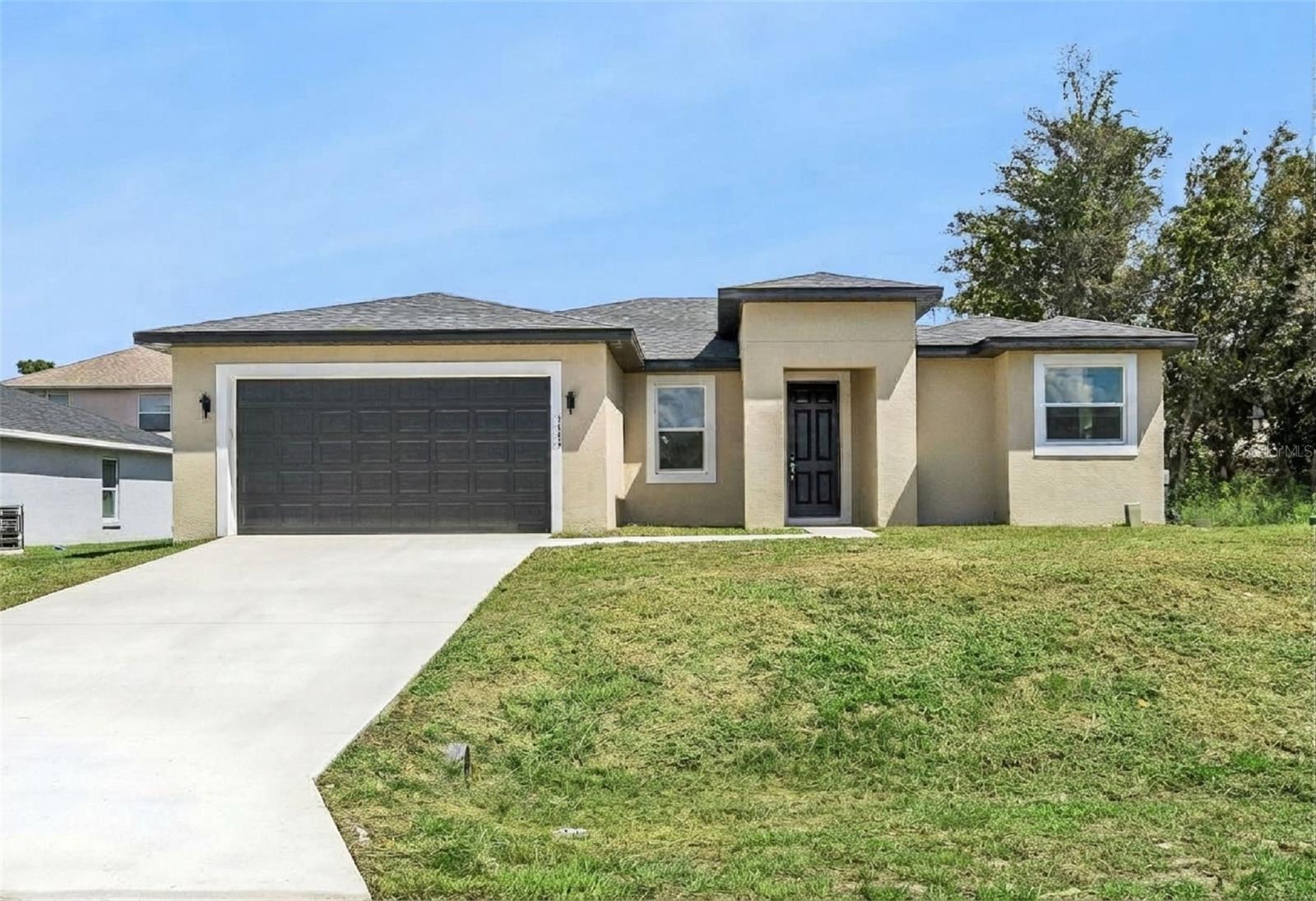 Listing photo 1 for 1444 Sarasota Dr