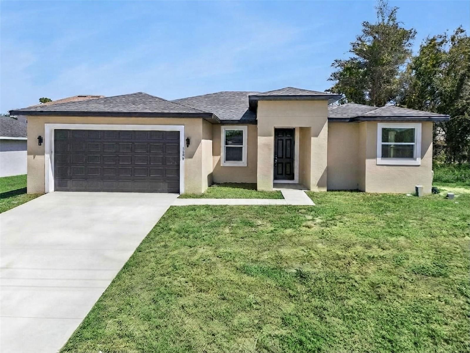 Listing photo 3 for 1444 Sarasota Dr