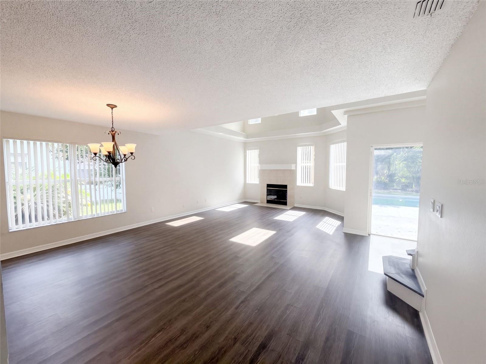 Listing photo 3 for 2772 River Ridge Dr