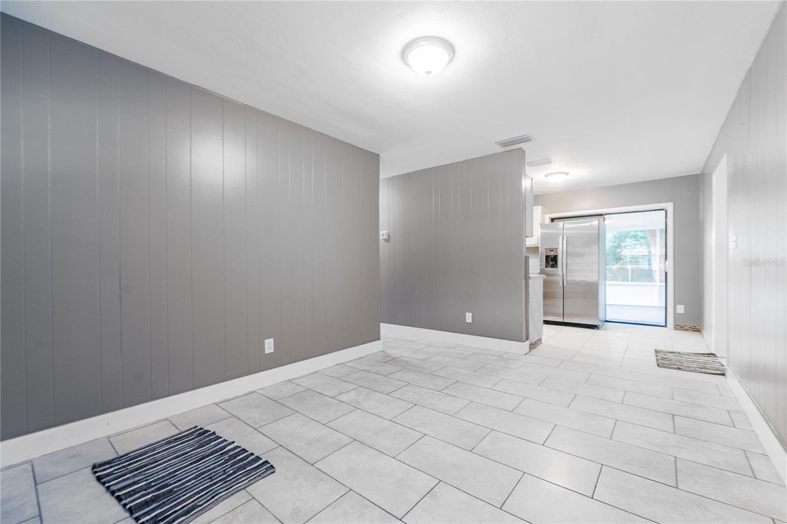 Listing photo 2 for 1026 Canal Dr W
