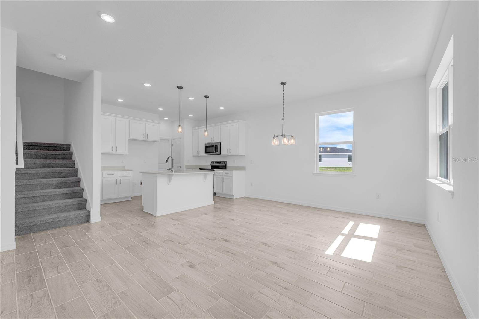 Listing photo 2 for 1666 Meadowgrove Ave