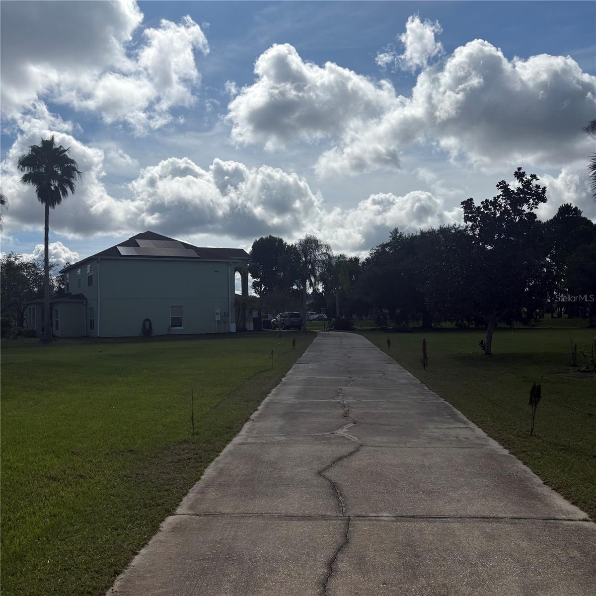 Listing photo 3 for 151 Aurelia Ct