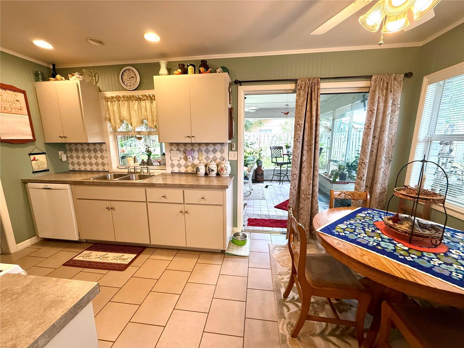 Listing photo 2 for 400 Bayou Rd