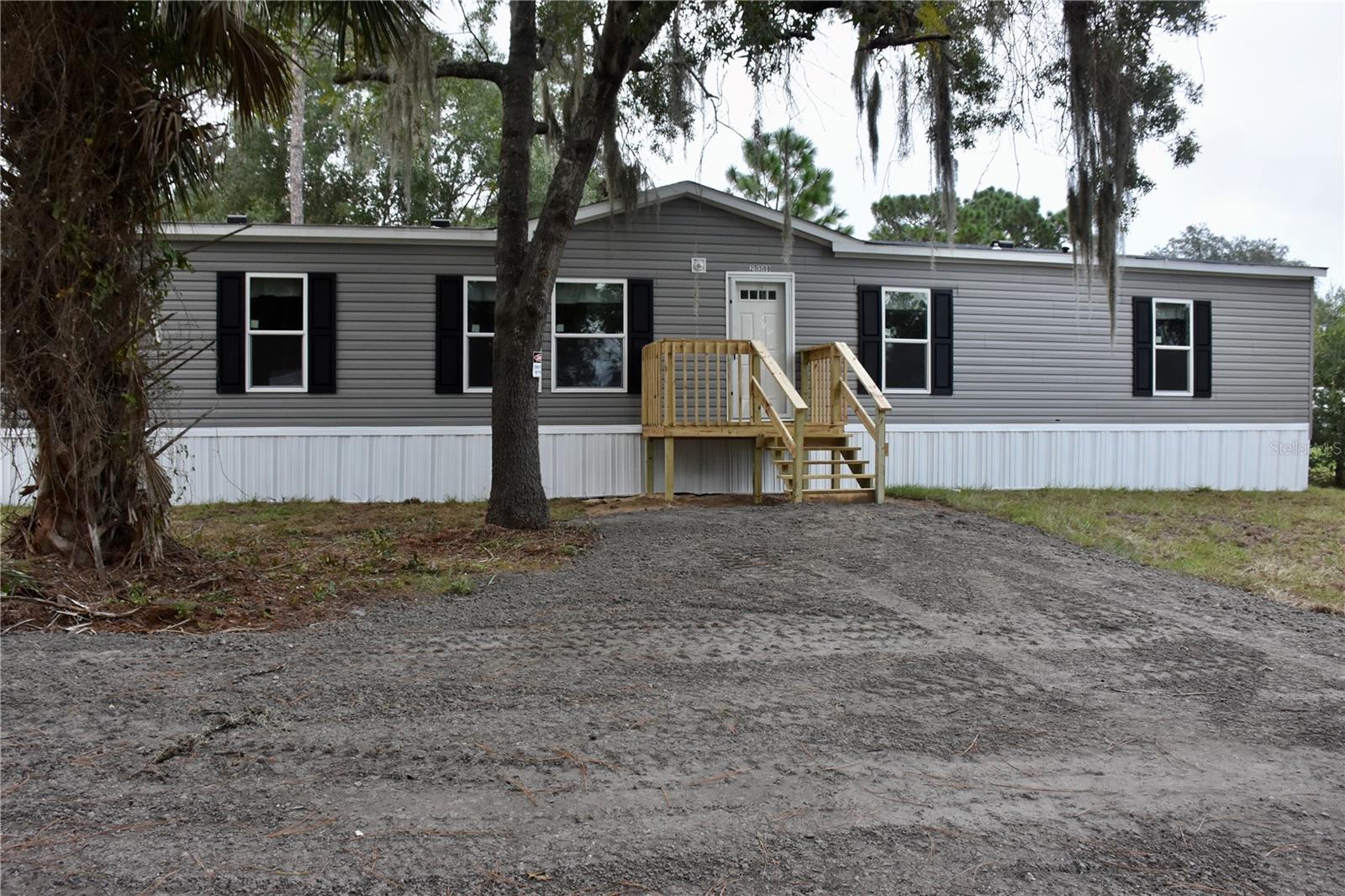 Listing photo 3 for 25300 Mardon Cir