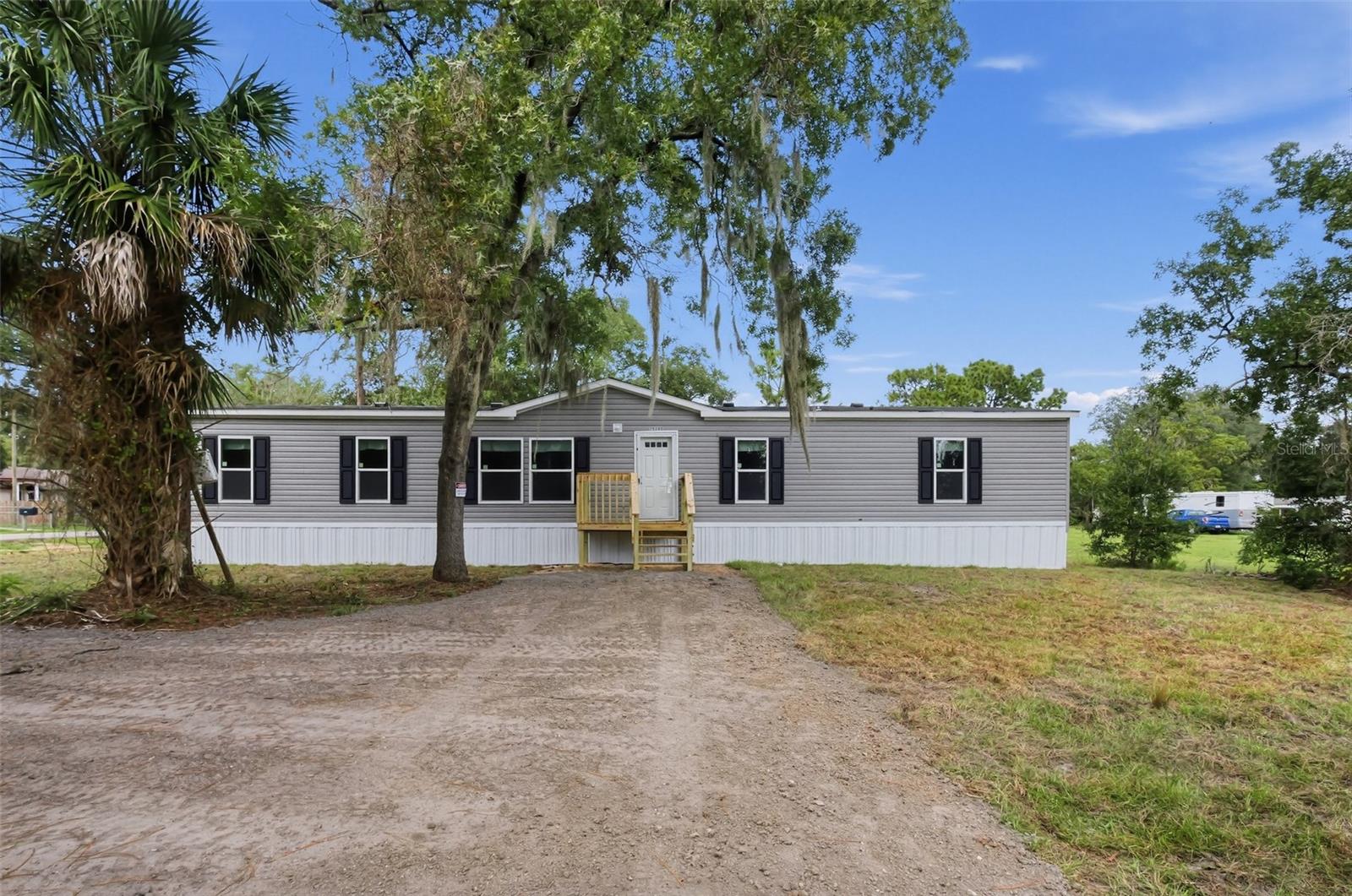 Listing photo 2 for 25300 Mardon Cir