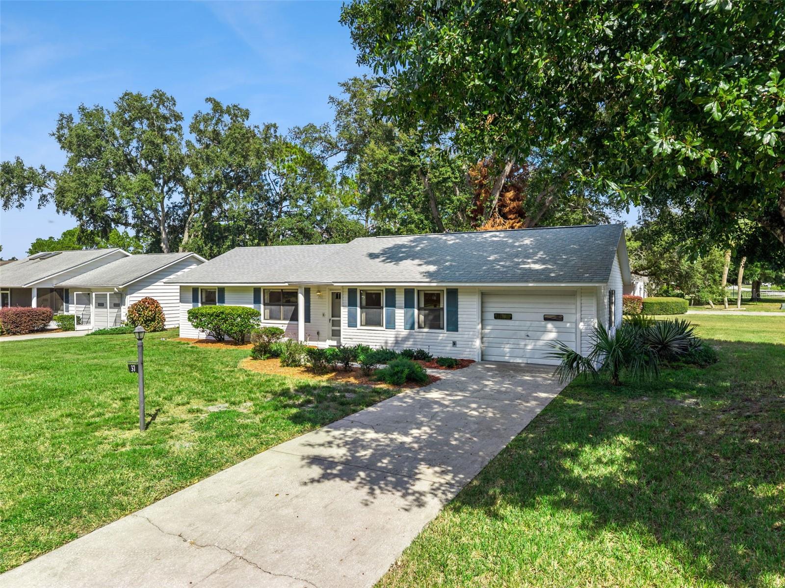 Listing photo 1 for 37 Gordon Ct