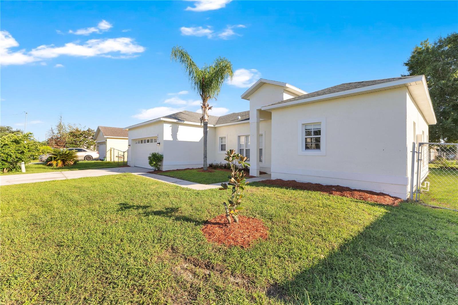 Listing photo 2 for 647 Heraldo Ct