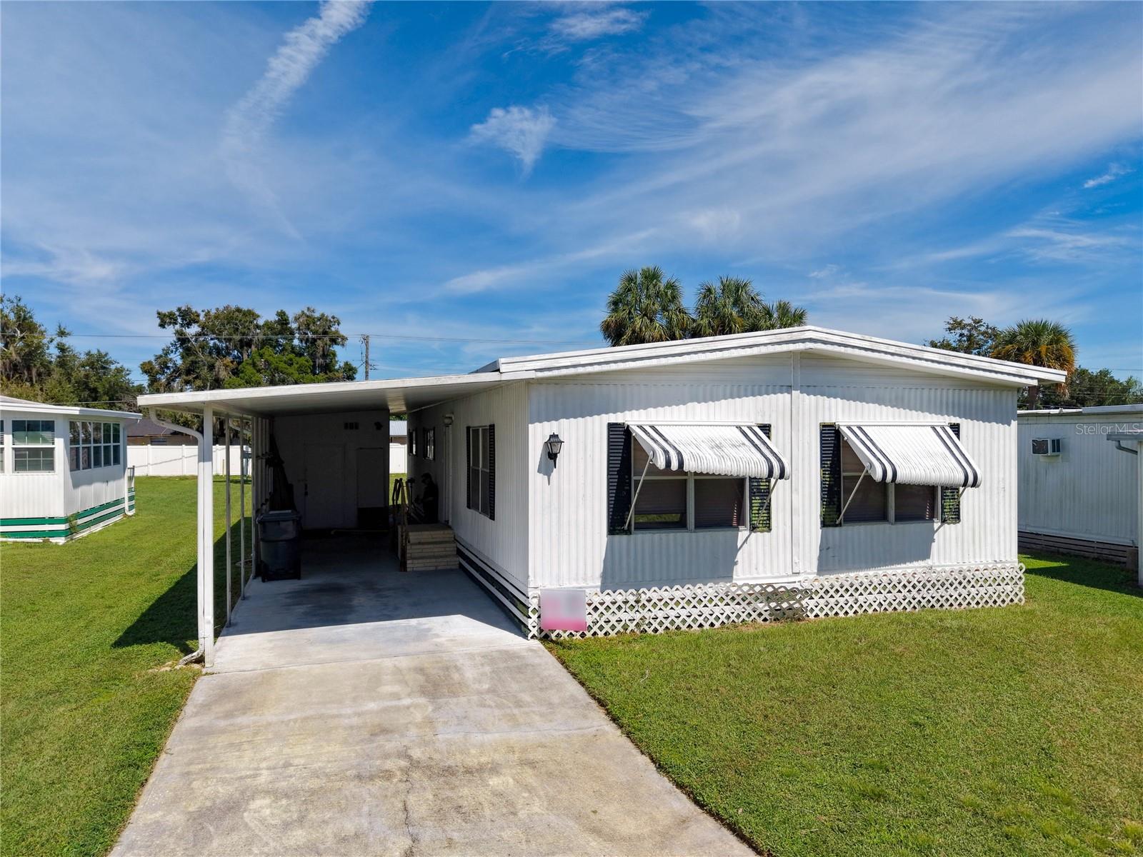 Listing photo 3 for 3019 Redbud Ln