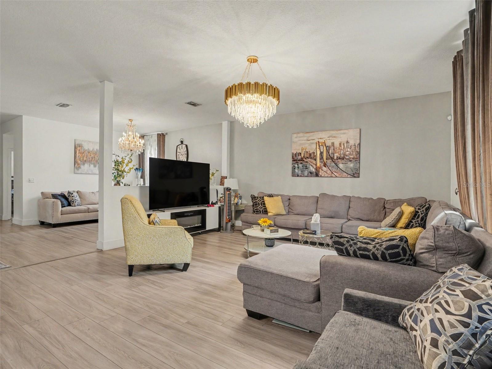 Listing photo 2 for 4754 Blue Diamond St