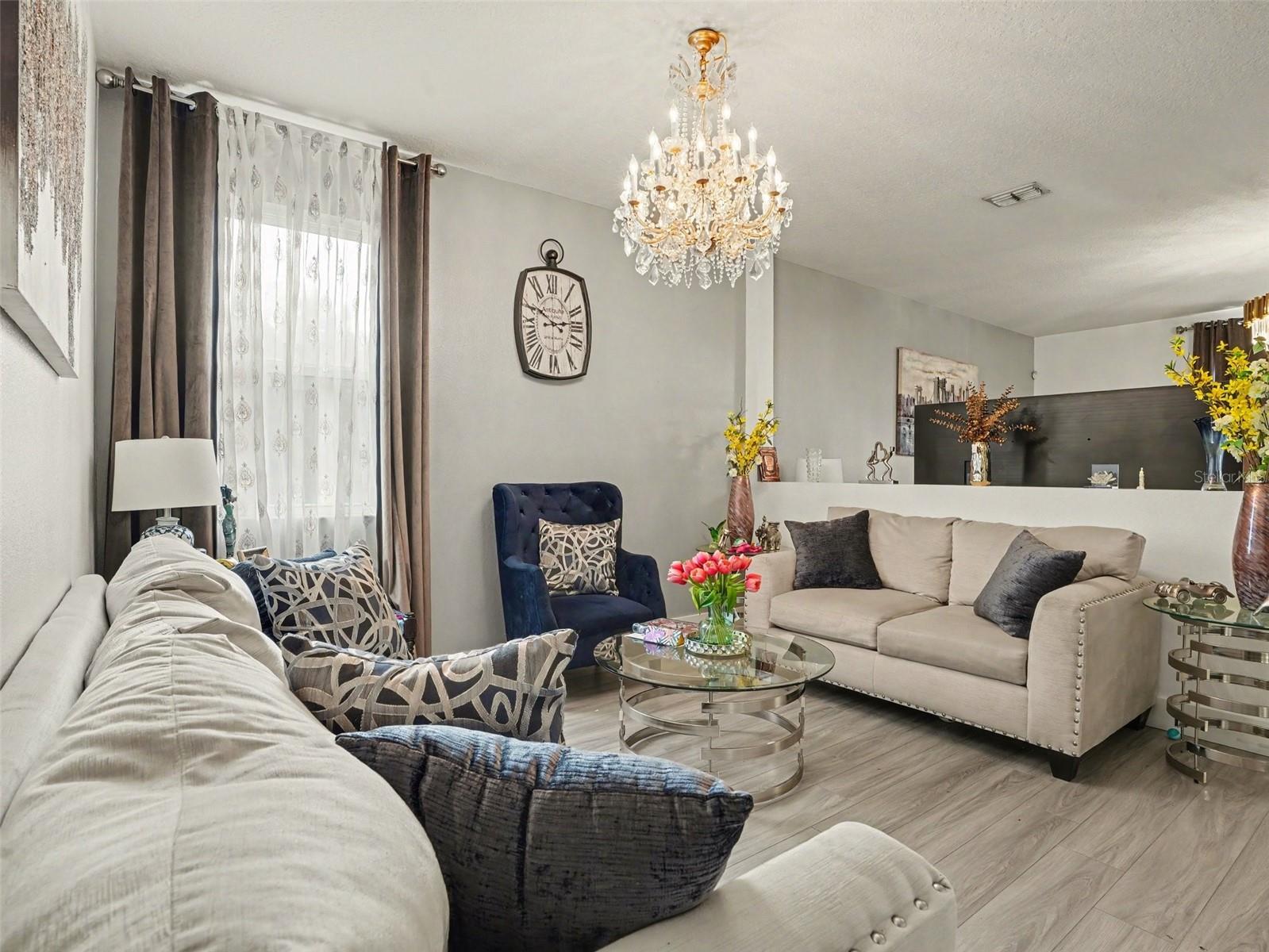Listing photo 3 for 4754 Blue Diamond St
