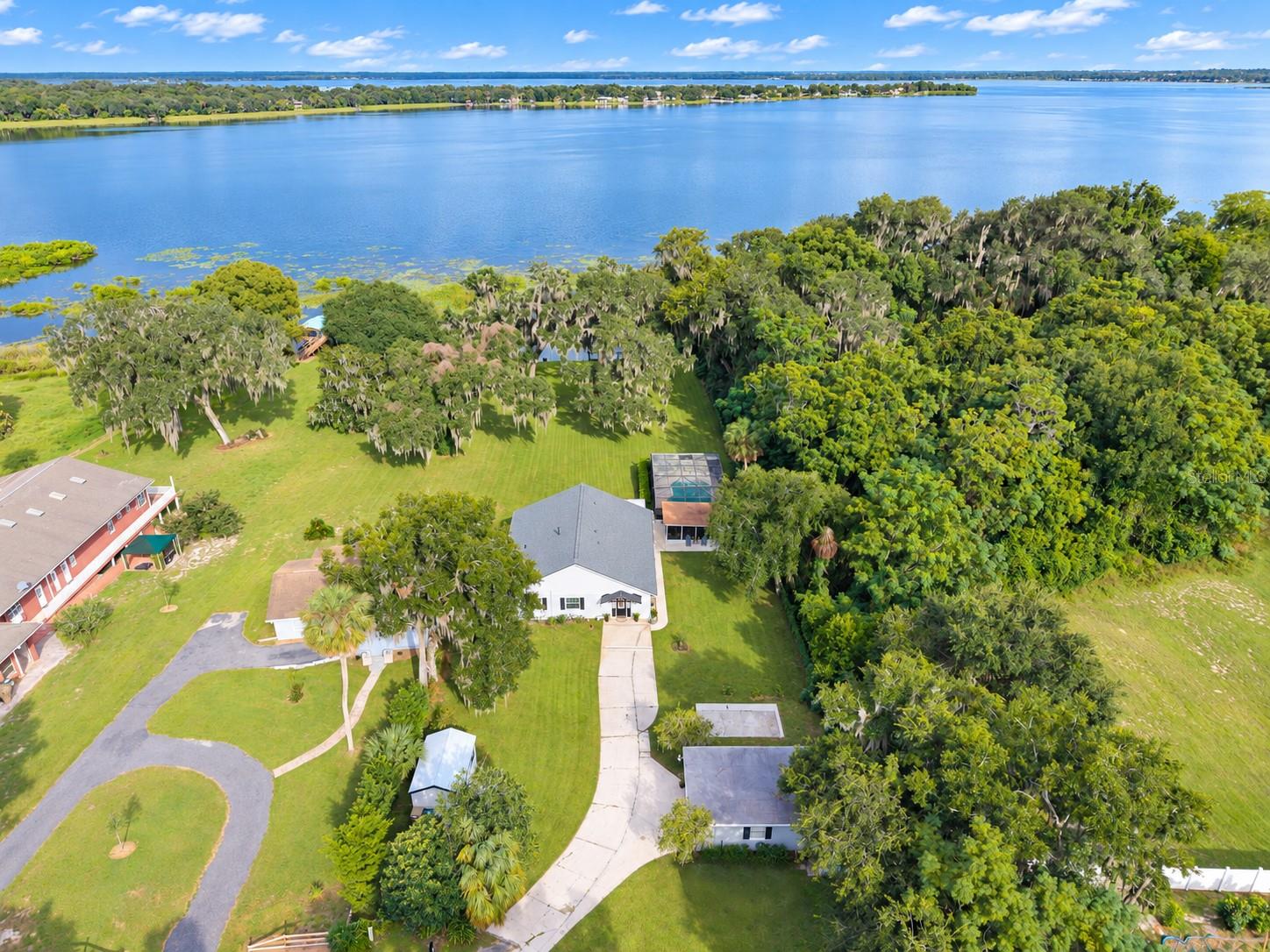 Listing photo 1 for 2314 N Griffin Dr