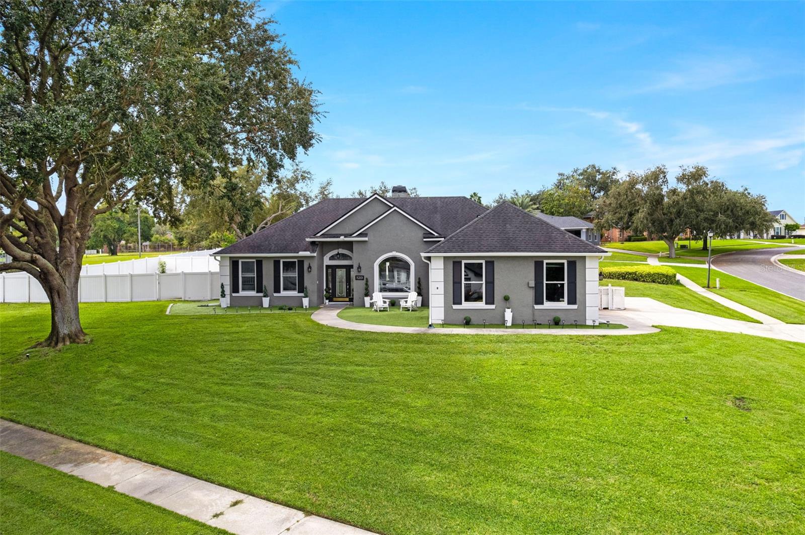 Listing photo 1 for 11201 Lake Katherine Cir