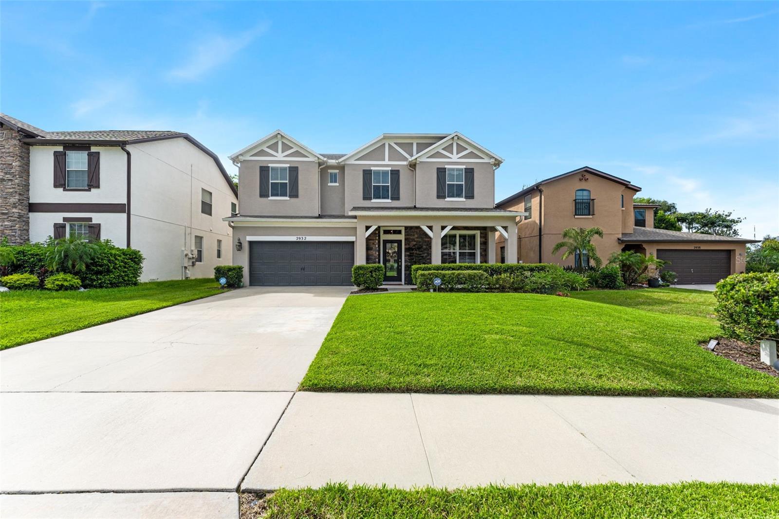 Listing photo 2 for 2932 Whistlewood Dr