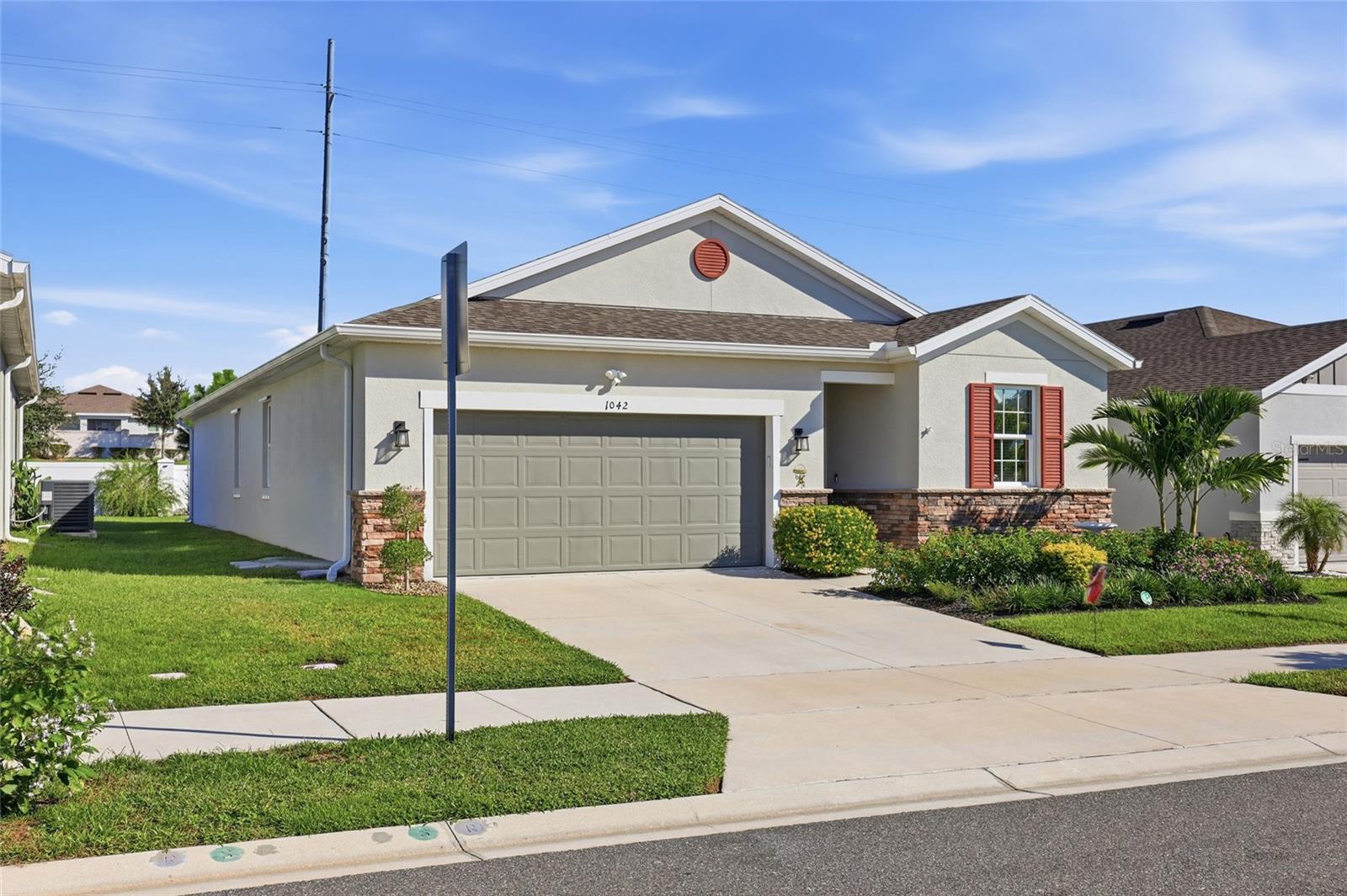 Listing photo 2 for 1042 Heirloom Dr