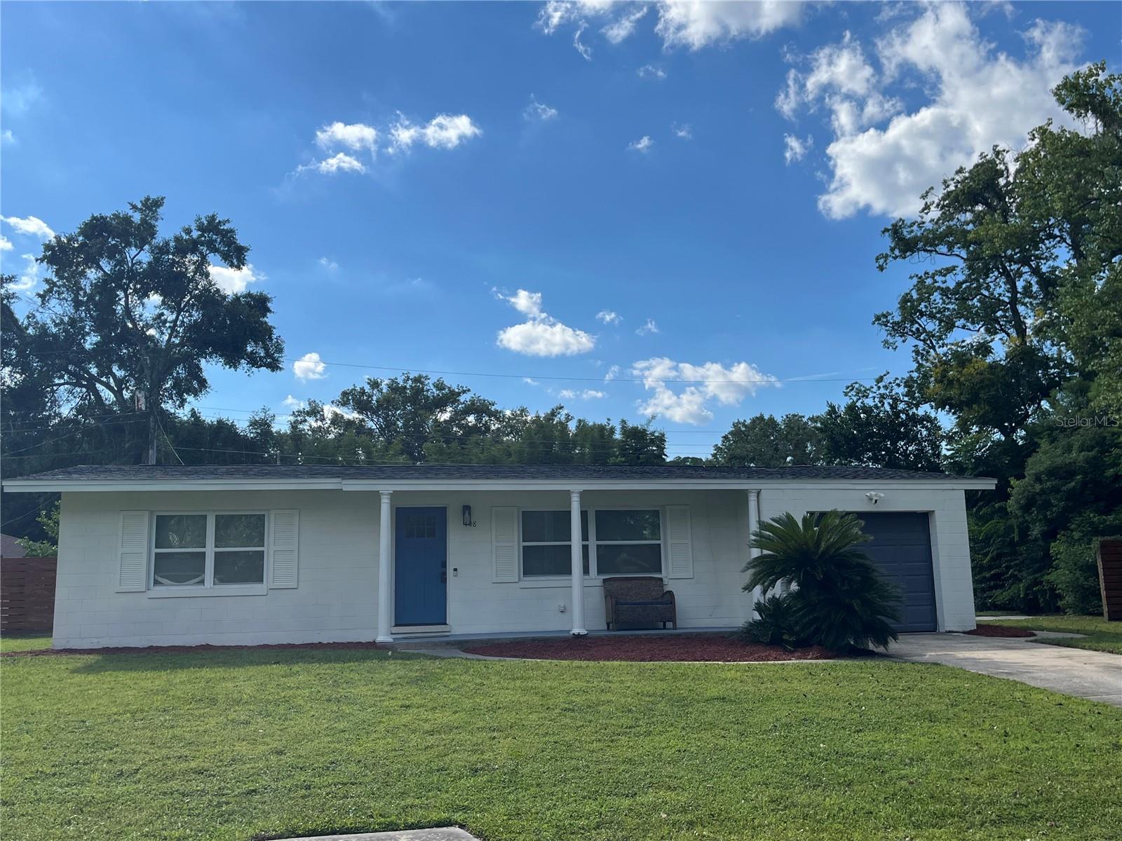 Listing photo 1 for 408 Beth Dr