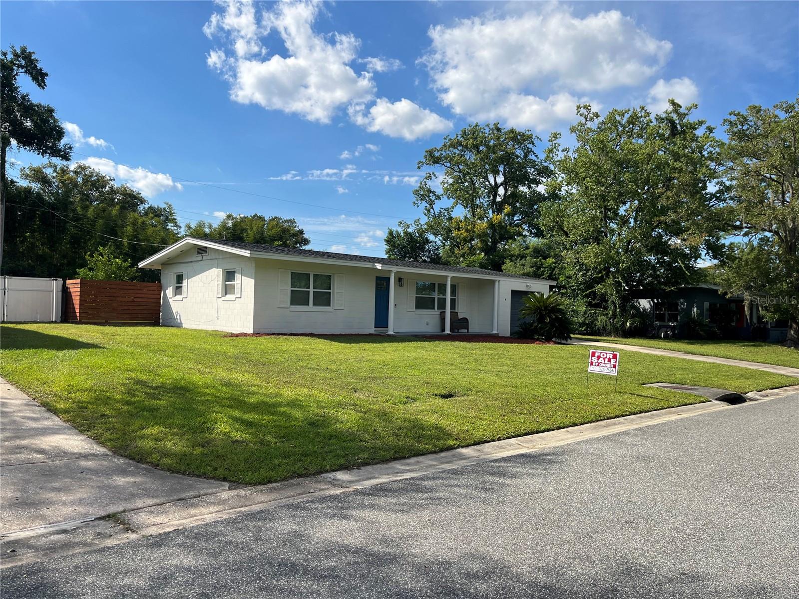 Listing photo 2 for 408 Beth Dr
