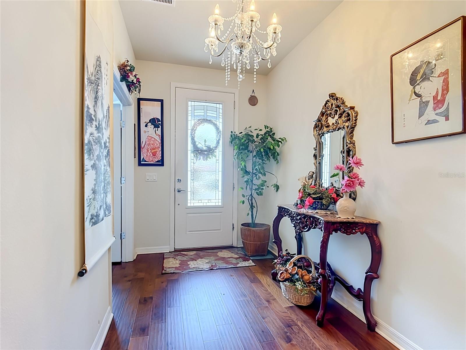 Listing photo 3 for 2723 Forestdale St