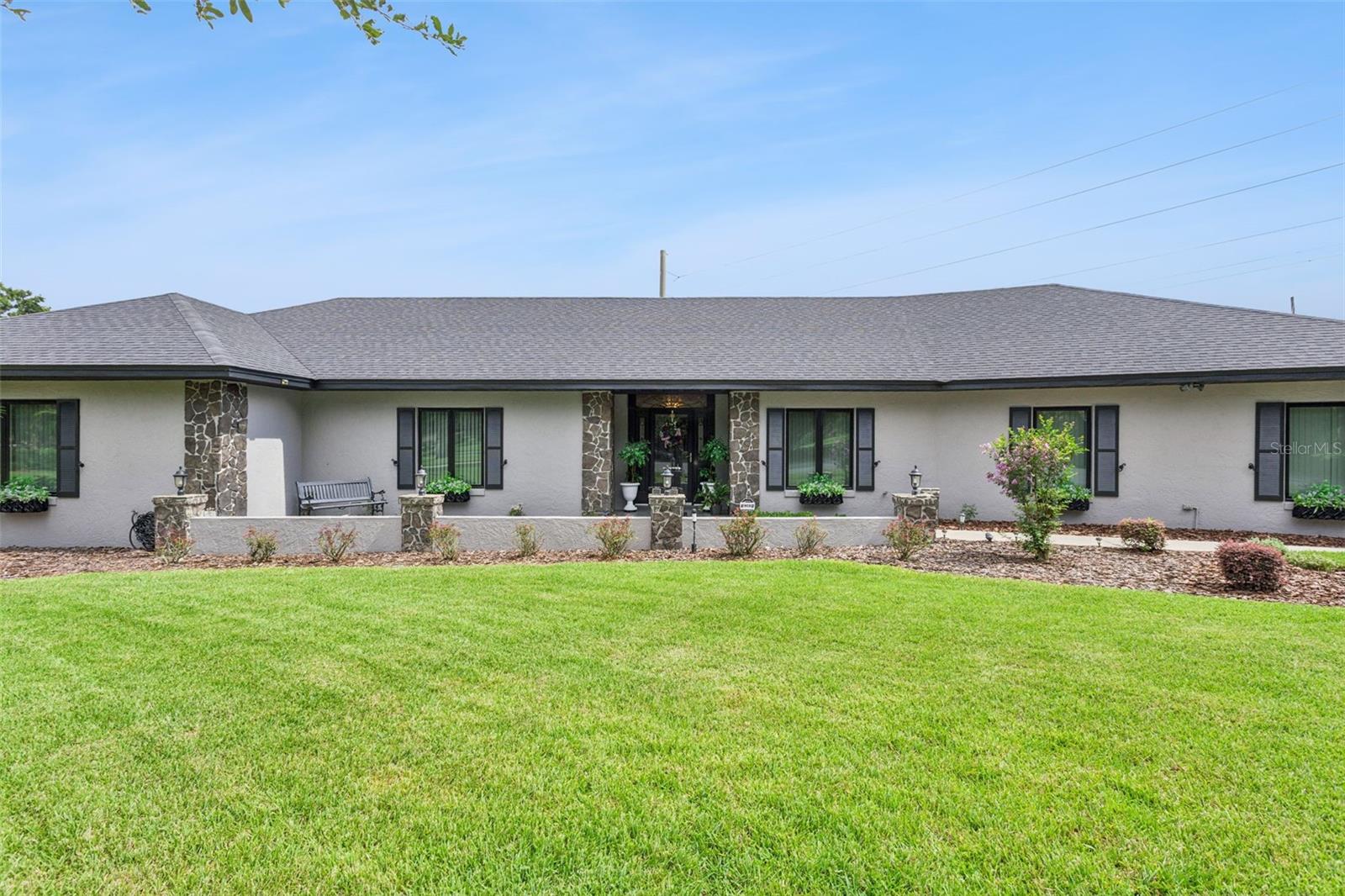 Listing photo 3 for 37 Lake Eloise Ln