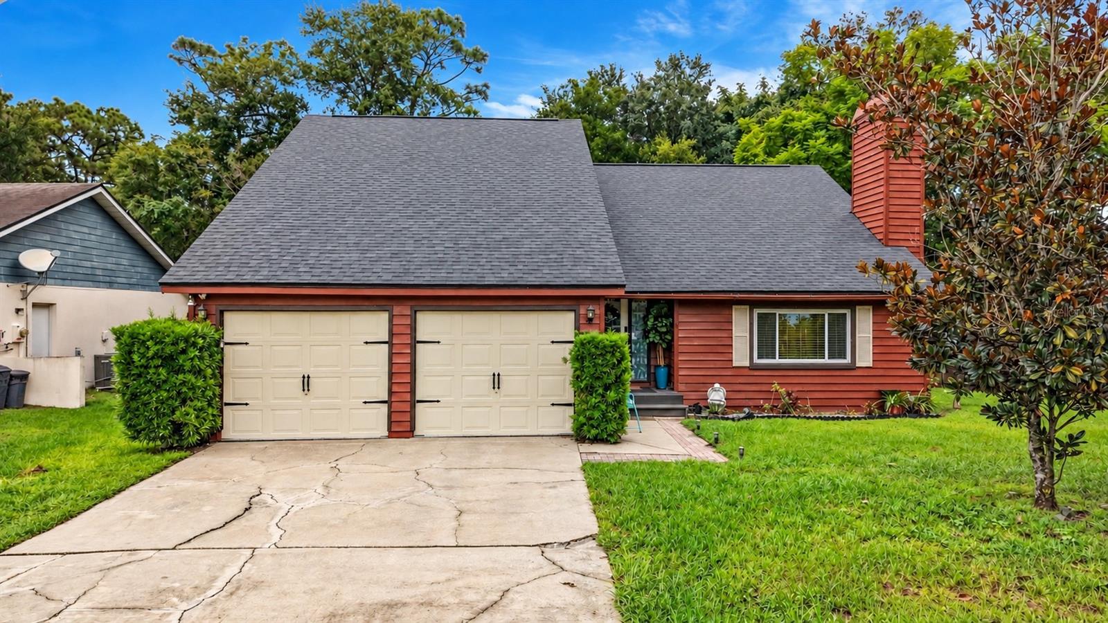 Listing photo 1 for 825 Mellowood Ave
