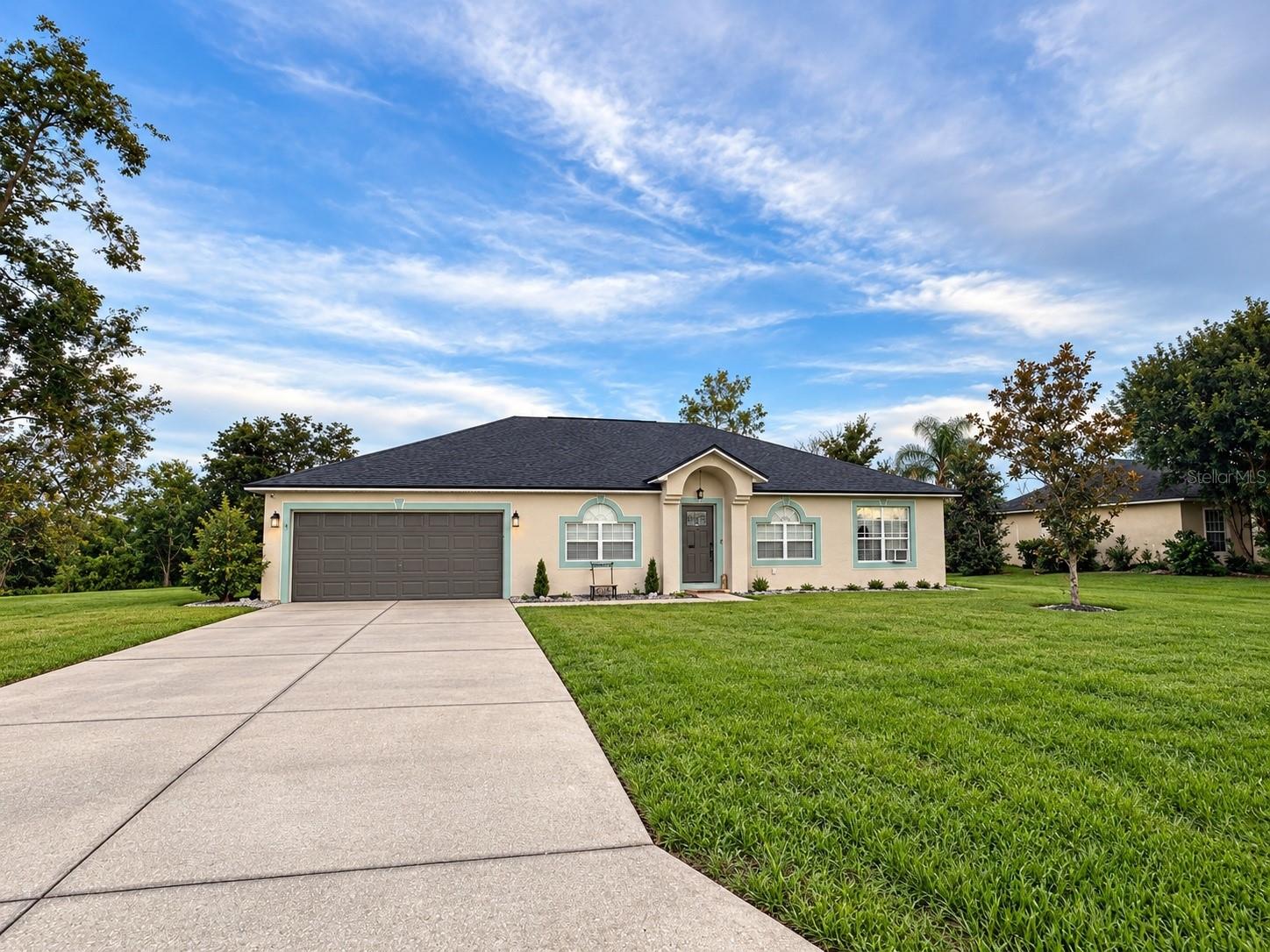 Listing photo 1 for 521 Adriel Ave