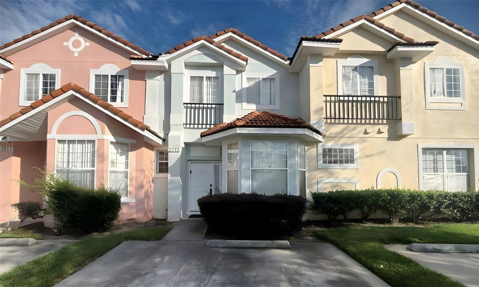 Listing photo 1 for 1213 S Beach Cir