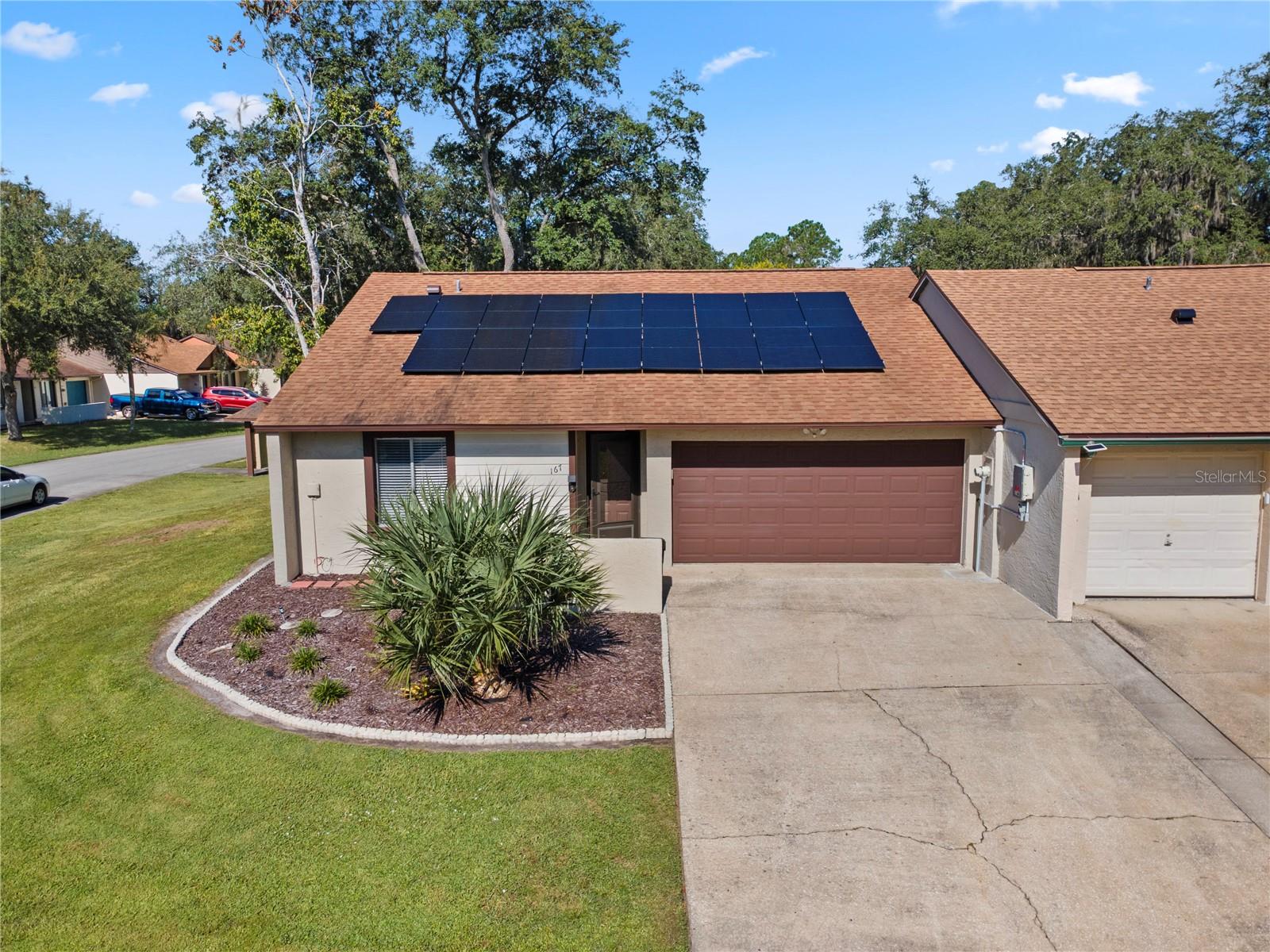 Listing photo 1 for 167 Clear Lake Cir