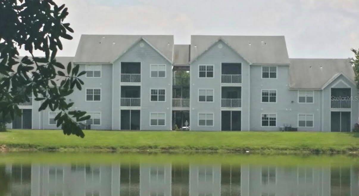 1213 BERMUDA LAKES LANE Unit 206