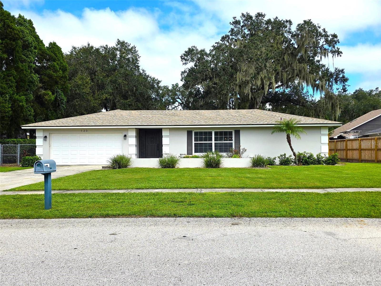 Listing photo 1 for 123 Elm Sq S