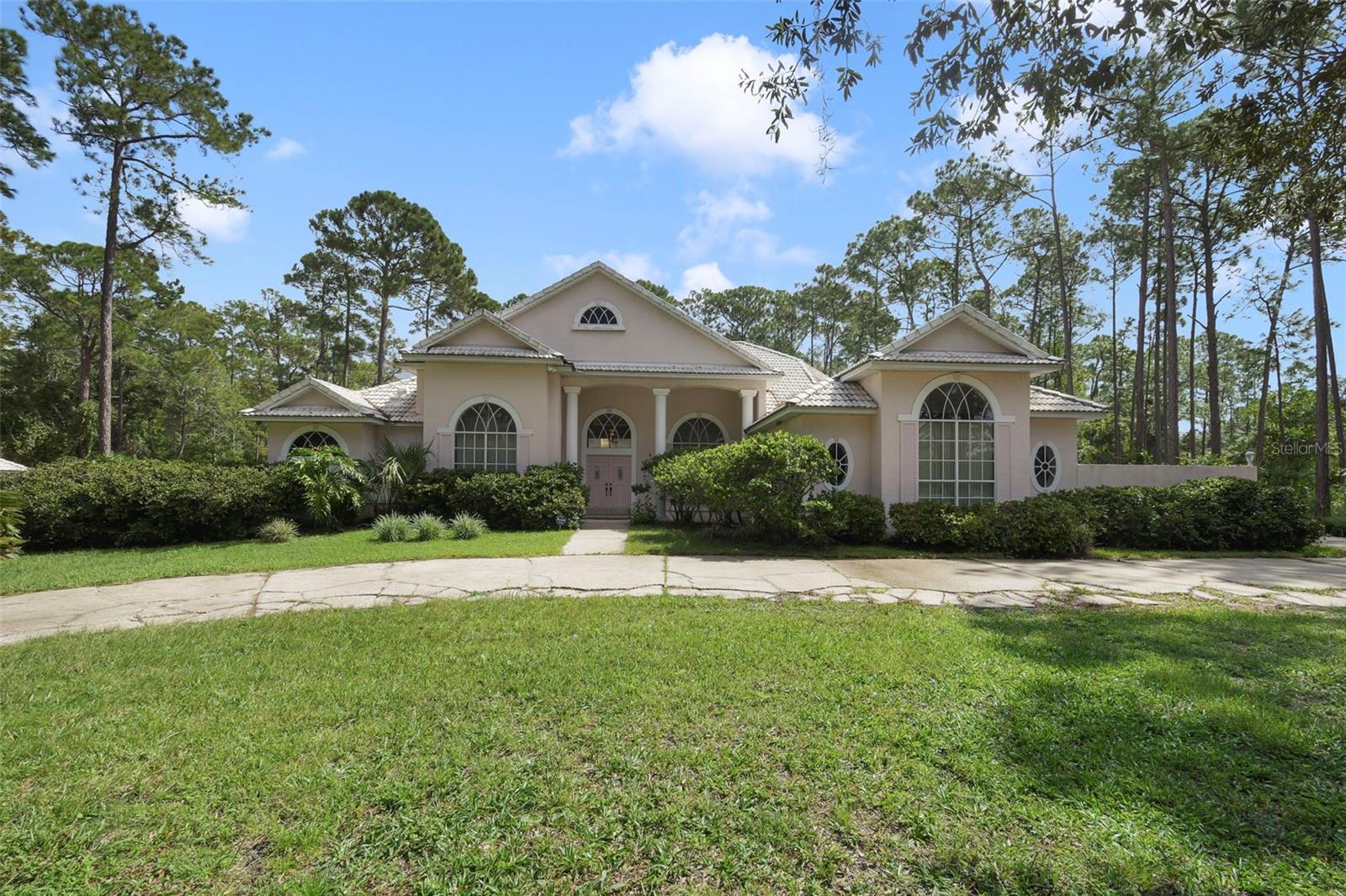 Listing photo 1 for 4937 Chuluota Rd