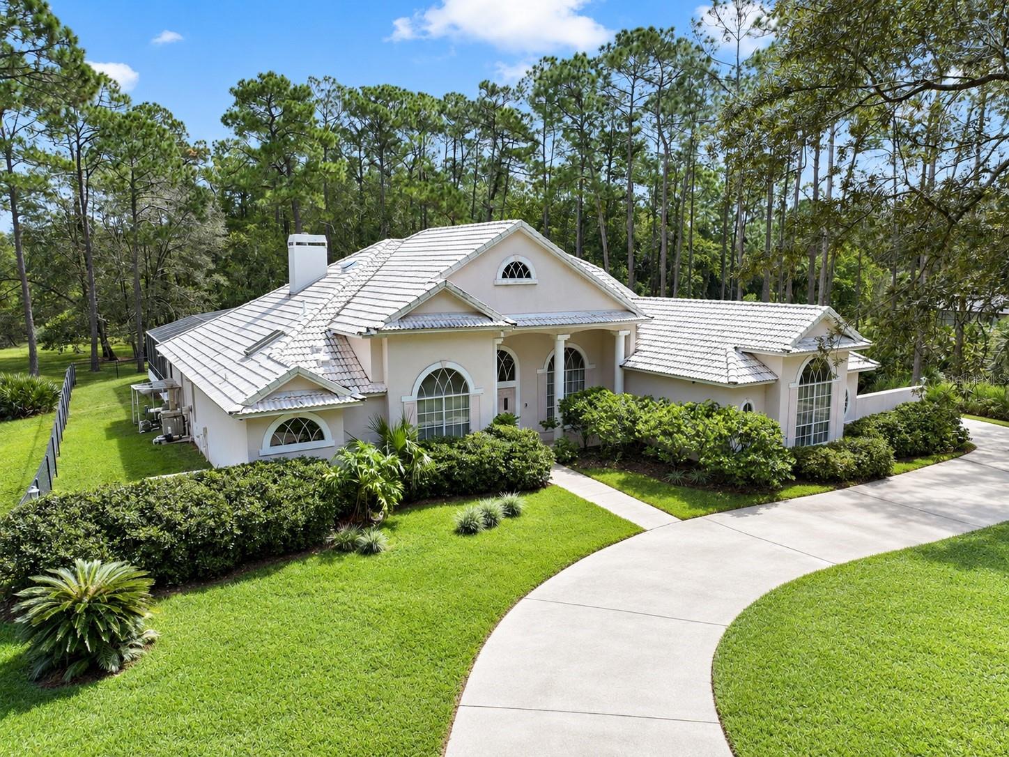 Listing photo 3 for 4937 Chuluota Rd