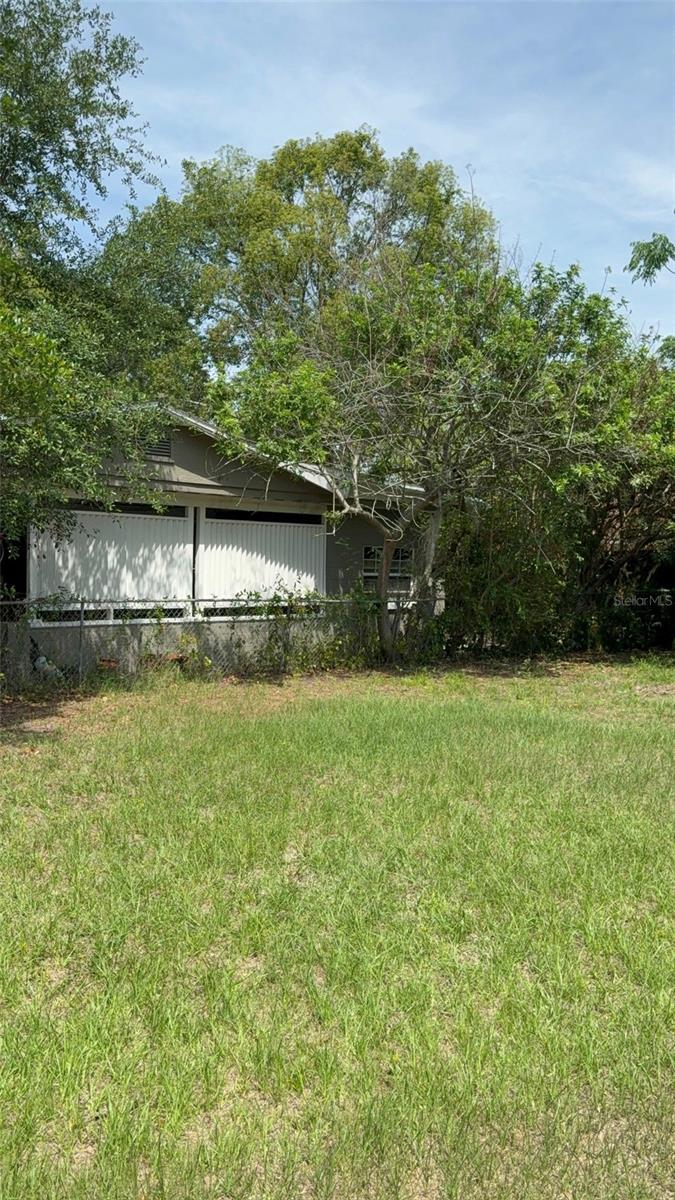 Listing photo 2 for 9 W King St