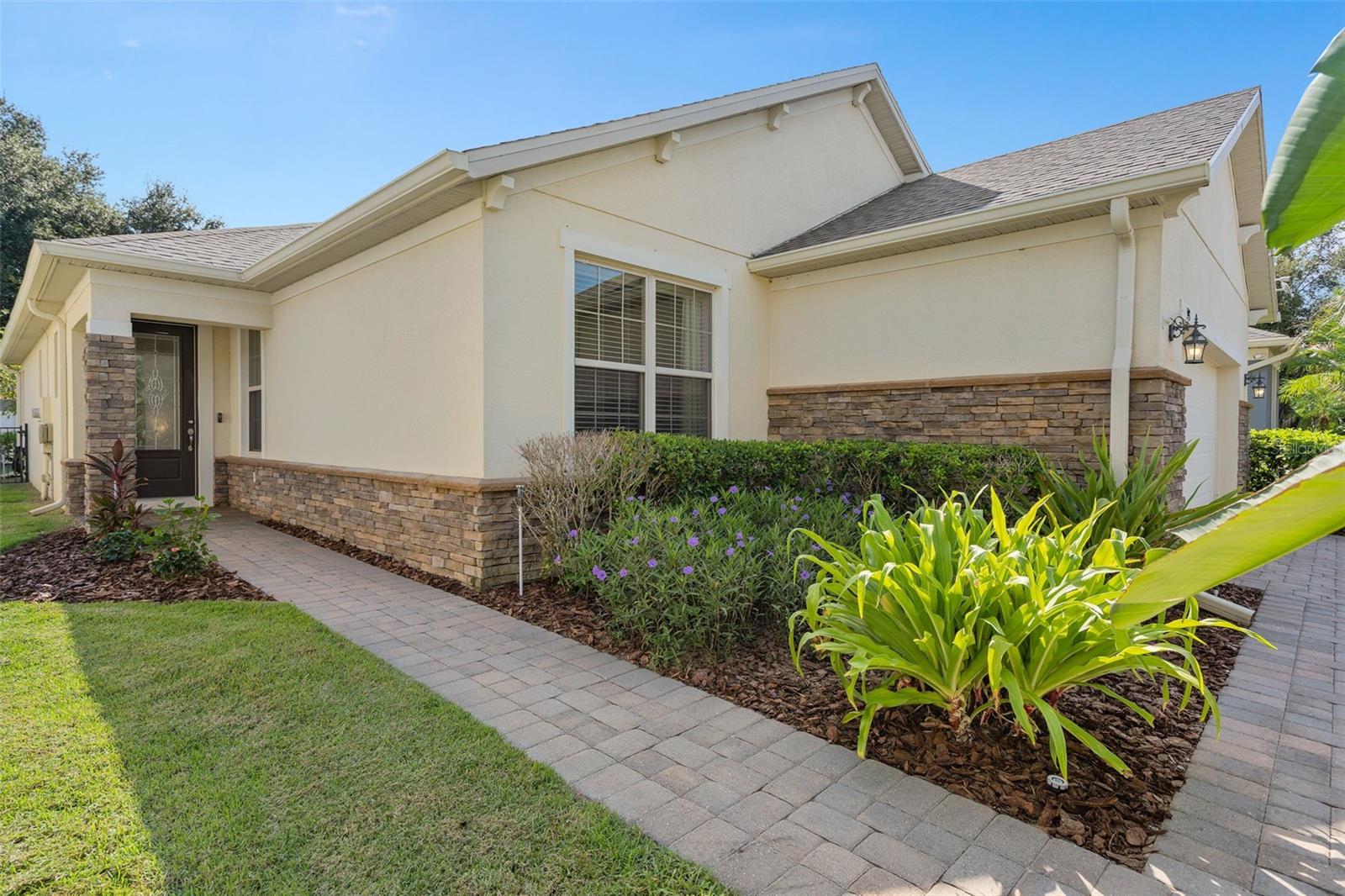 Listing photo 2 for 593 Kistler Cir