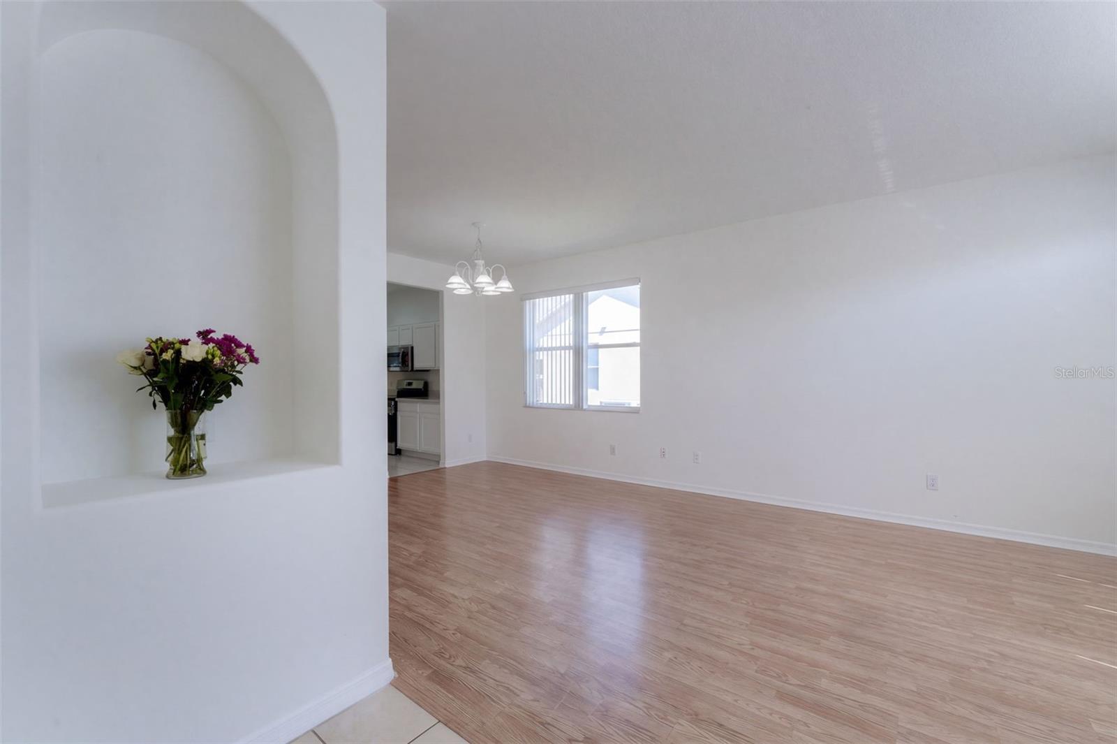 Listing photo 2 for 4610 Riverton Dr