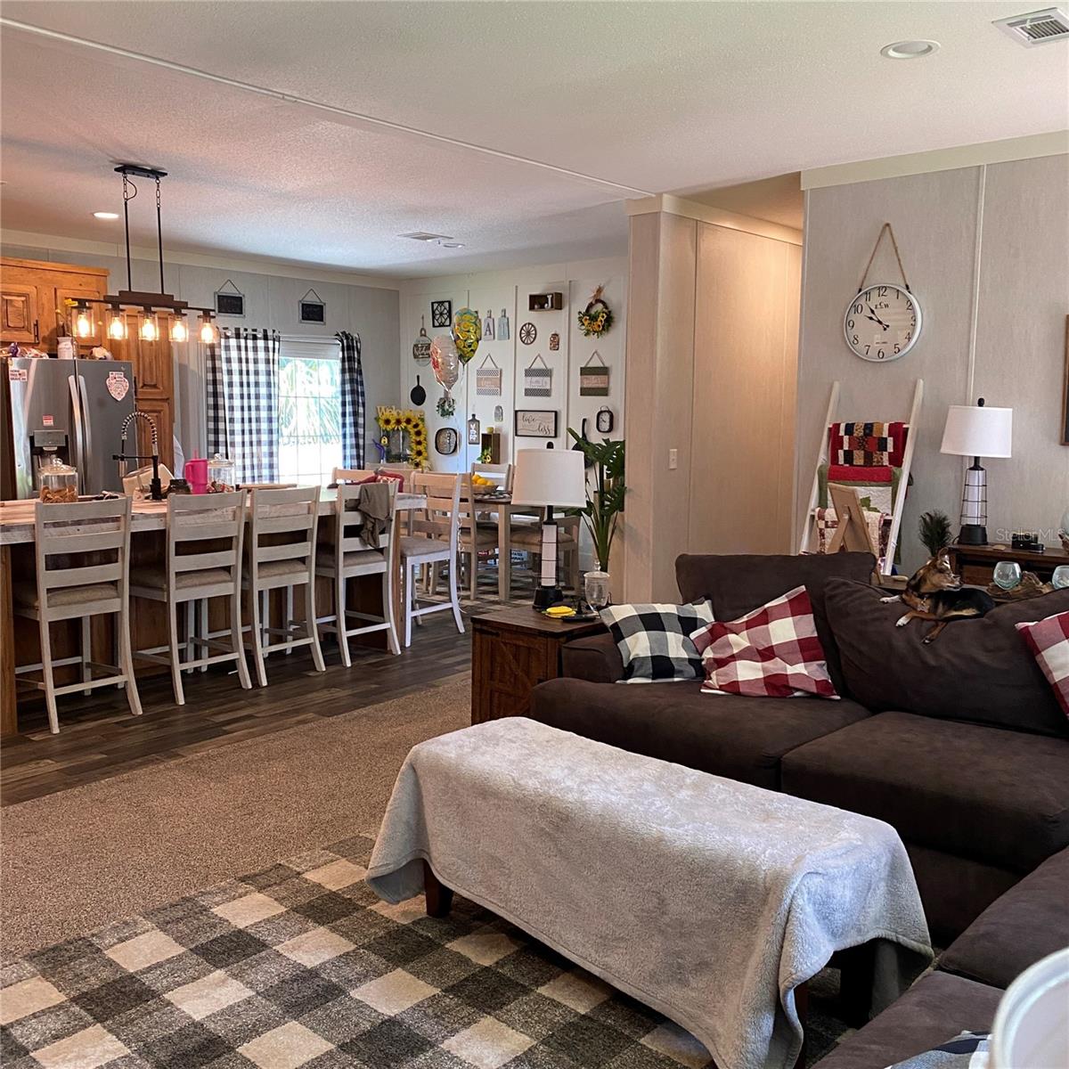 Listing photo 3 for 1310 Shady Cove Rd W