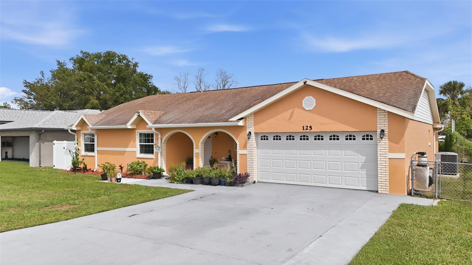 Listing photo 1 for 125 Pansy Ct