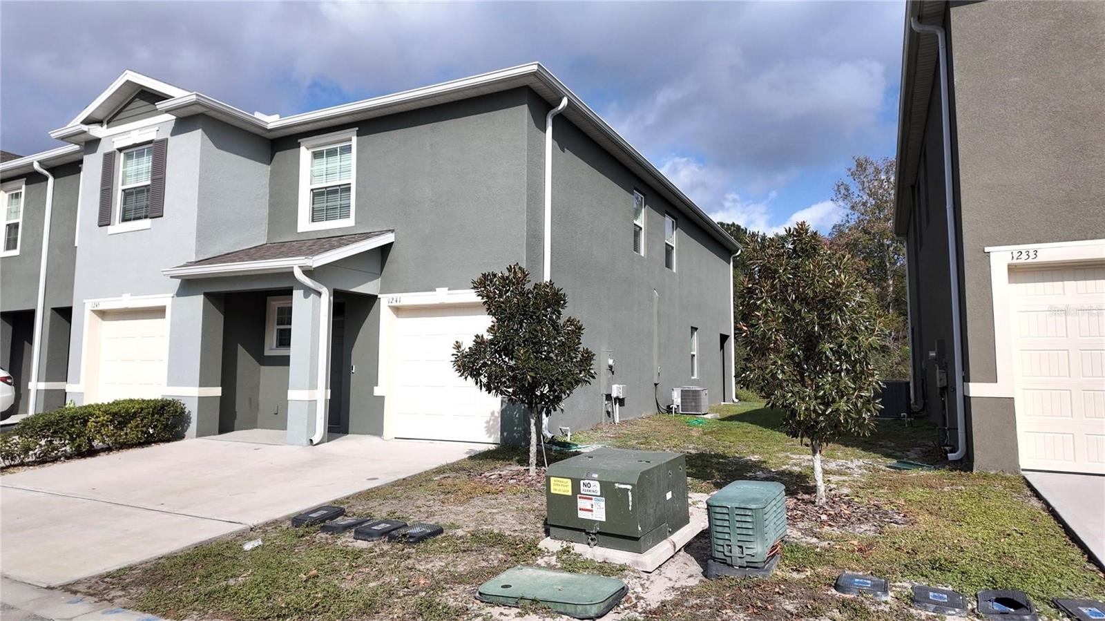 Listing photo 1 for 1241 Yellow Finch Dr